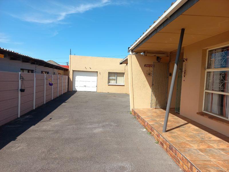5 Bedroom Property for Sale in Parow Valley Western Cape